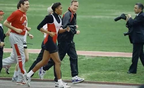 美国总统跑步爱好者老布什