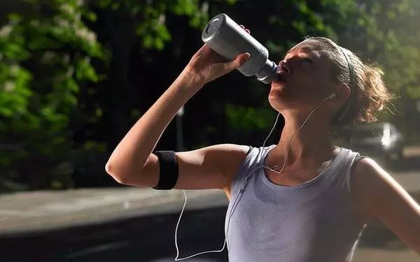 运动营养跑步饮食水分补充休息训练