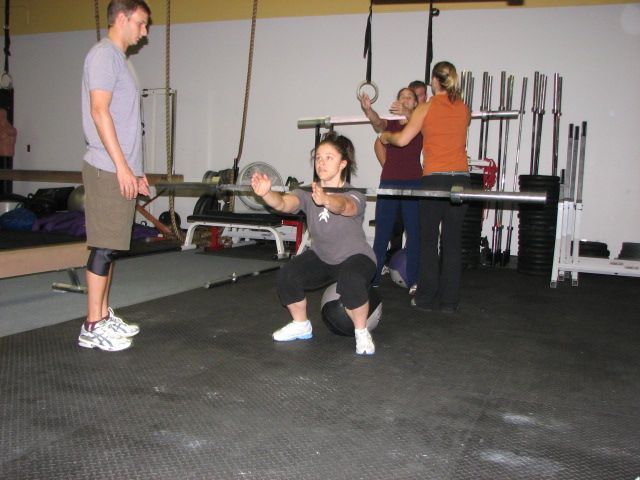  Hands-Free Front Squat|直臂蹲举 - 肌力与体能训练动作