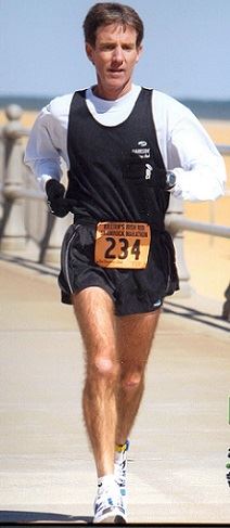 Scott Ludwig_Darksider跑步俱乐部创始人_跑量超13万英里超级马拉松选手、跑步作家