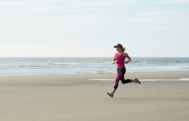 跑步美女跑步帅哥海岸跑步路线